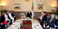 Célébration du 8 Mars: Le Président Bouteflika salue le rôle de la femme algérienne
