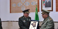 Coopération militaire algero-chinoise: Gaïd Salah reçoit le général de corps d’armée Sheng Liu de l’Armée chinoise