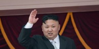 Corée du Nord: Kim Jong-Un inspecte l’unité qui avait bombardé le Sud en 2010