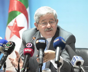 Ouyahia lors d’une conférence de presse : « Je suis honoré d’être au service de l’Algérie et du président Bouteflika »