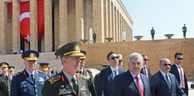 Turquie: Les chefs des armées de terre, air et mer remerciés