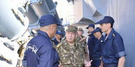 Gaïd Salah inspecte les Forces navales