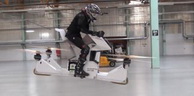 Les policiers de Dubaï au Guidon de motos volantes « hoverbike »