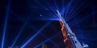 Dubaï: La tour « Burj Khalifa » illuminée au laser en l’honneur de 2018
