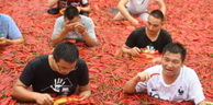 Un Chinois avale 50 piments en une minute dans un concours de dégustation