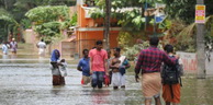 Inde: Au moins 445 morts dans les inondations au Kerala