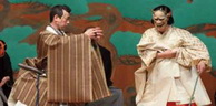 Devant un public nombreux – La comédie du Théâtre traditionnel japonais Kyogen «Kobu Uri» présentée à Alger