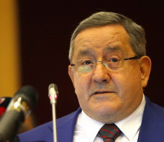 Pour compenser la décrue des revenus due aux chocs pétroliers: Ould Keddour insiste sur la nécessité de mettre le cap sur le secteur du gaz