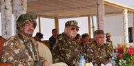 Au 2éme jour de sa visite à Tamanrasset: Gaïd Salah supervise l’exécution d’un exercice tactique avec munitions réelles « Raad Assahraa »