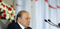 Le président Bouteflika adresse un message à la nation annonçant le report de l’élection présidentielle