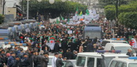 Contestation en Algérie: Imposantes marches des robes noires à travers le pays