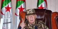 A partir de Blida Gaid Salah persiste et signe : « Je rassure le peuple algérien que l’Armée continuera à l’accompagner »