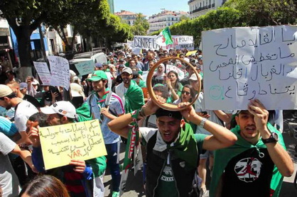 Marche des étudiants à Alger.