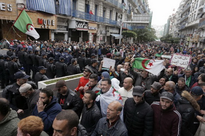 Algerie: 13.12.201943e vendredi de marche à Alger.