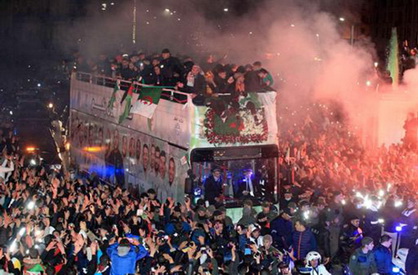 Accueillis par des milliers de supporters