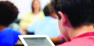 Education nationale: Belabed fait état de la dotation progressive de près de 1600 écoles primaires de tablettes numériques