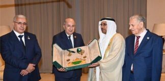 Diplomatie: Le président du Parlement arabe décerne une médaille de haute distinction au Président Tebboune