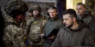 Guerre en Ukraine: Volodymyr Zelensky se rend sur le front avant sa visite aux Etats-Unis