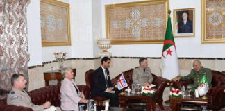 Algérie – Royaume-Uni: Le général d’armée Chanegriha reçoit le Haut conseiller de la Défense britannique pour la région MENA