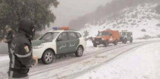 Tizi-Ouzou: 15 personnes bloquées par la neige à Iboudrarene sauvées