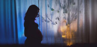 Diabète gestationnel: Une étude recommande de tamiser les lumières et d’éteindre les écrans