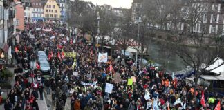 Réforme des retraites en France: Des milliers de travailleurs dans la rue