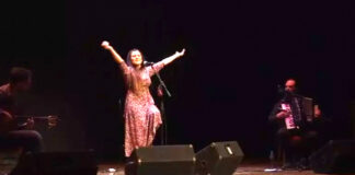 Musique: La chanteuse italienne FLO subjugue le public algérois