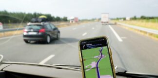 Waze désactive volontairement la plupart des commandes vocales sur Android Auto