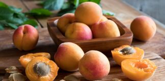 3.6 Millions de vues, un tweet incite les automobilistes à semer des noyaux de fruits en les jetant par leur fenêtre sur la route