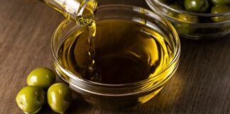 Une cuillère à soupe d’huile d’olive par jour réduirait de 28 % les risques de développer une forme de démence