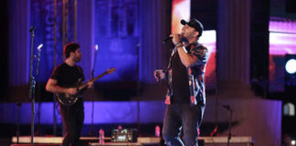 Concert: Le chanteur Chemsou Freeklane galvanise le public algérois