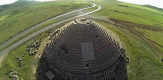 Batna: Des experts d’une entreprise américaine spécialisée en archéologie examinent l’état du mausolée d’Imedghassen