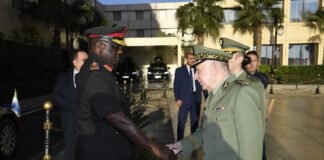 Algérie-SieraLeone: Le Général d’Armée Saïd Chanegriha reçoit le Chef d’Etat-major de l’Armée de Sierra Leone
