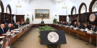 Le président de la République préside une réunion du Conseil des ministres