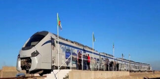 Oran: Rekhroukh supervise le raccordement de la zone industrielle de Bethioua au réseau national de chemin de fer