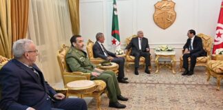 M. Attaf remet un message écrit du président de la République à son homologue tunisien