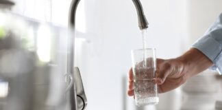 Cette astuce simple permet de purifier l’eau du robinet, d’après une étude