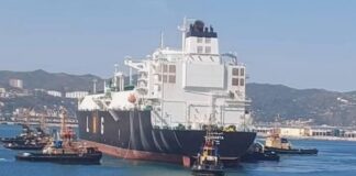 Transport de GNL : Sonatrach annonce la réussite de l’opération d’accostage et d’amarrage du premier gros méthanier, baptisé « Ougarta »