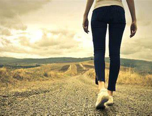 La marche quotidienne: Un remède simple pour maintenir un cerveau en bonne santé et prévenir la maladie d’Alzheimer