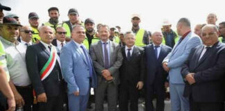 Tébessa: Rekhroukh inspecte les travaux de renouvellement et de doublement de la voie ferrée minière