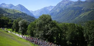 Cyclisme-Tour de France: Départ de la 15e étape dans les Pyrénées