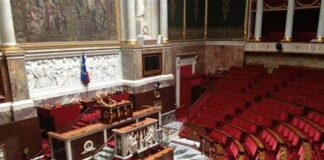 France : les premiers députés entrent à l’assemblée