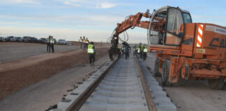 Projet de la ligne ferroviaire Béchar-Tindouf-Gara Djebilet: Rekhroukh « satisfait » du rythme des travaux