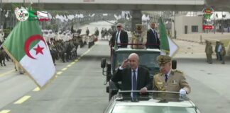 Le président de la République supervise le défilé militaire