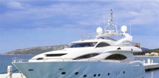 Naufrage d’un bateau transportant des touristes: les autorités égyptiennes poursuivent les recherches pour retrouver les sept disparus