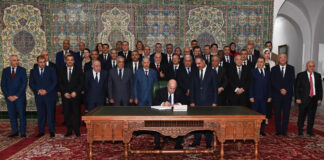 Le président de la République signe la loi de Finances 2025