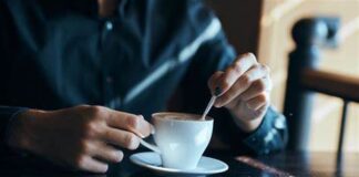 Les personnes qui boivent cette quantité de café par jour ont plus de risque d’AVC