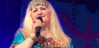 Musique: Malika Domrane, une voix du Djurdjura qui porte haut l’émancipation de la femme