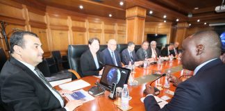 Coopération énergétique et minière Afrique-Algérie: Le Ministre de l’Énergie Mohamed Arkab reçoit le Directeur Général de la Société Africaine de Financement pour renforcer les partenariats stratégiques