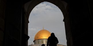 Palestine : l’entité sioniste ferme la mosquée Al-Aqsa et impose un blocus total en Cisjordanie occupée